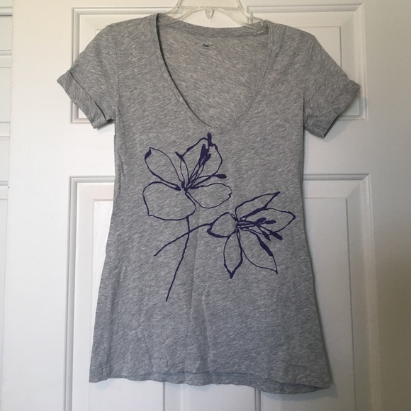 Gap Tee - Picture 2 of 3