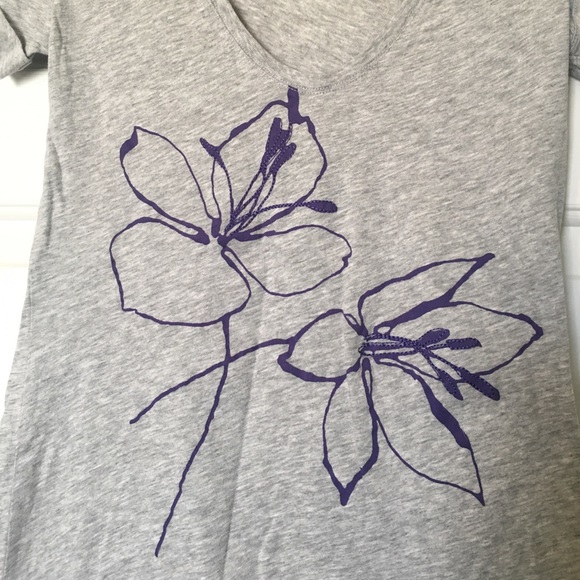 Gap Tee - Picture 3 of 3