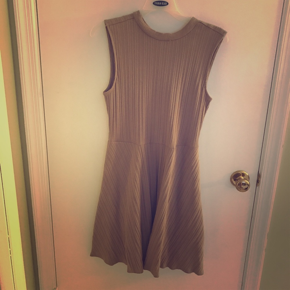 Sleeveless dress