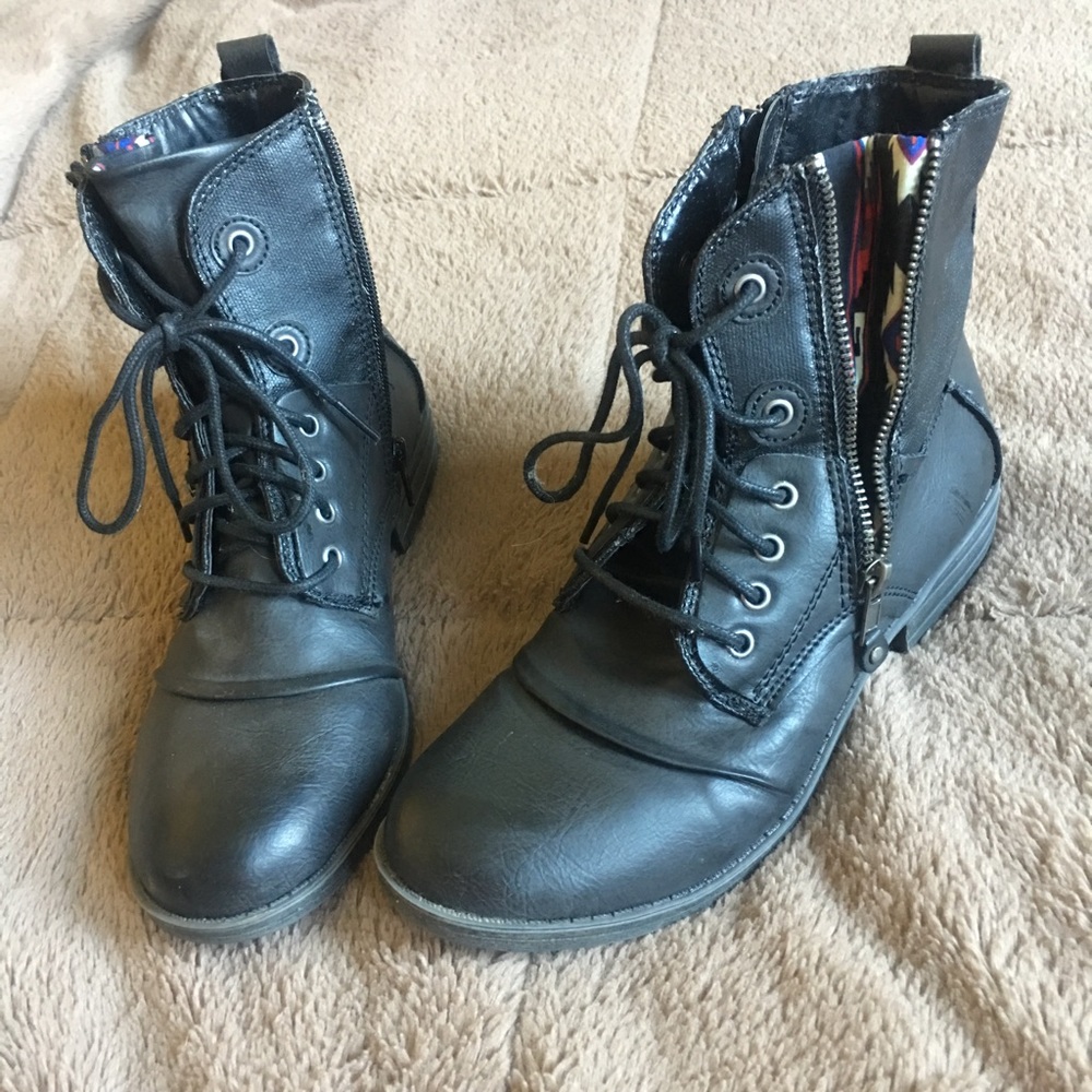 Combat boots