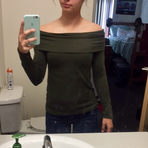 Off the shoulder top - Picture 2 of 3