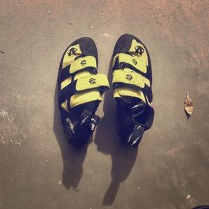 EVOLV CLIMBING SHOES