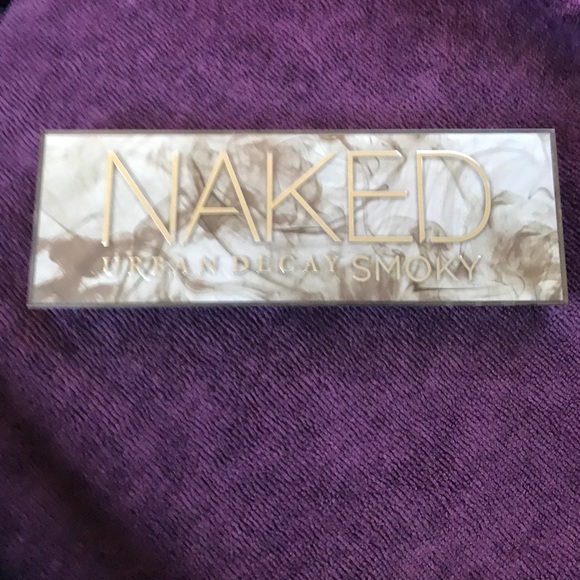 Urban Decay Naked Smoky - Picture 1 of 5