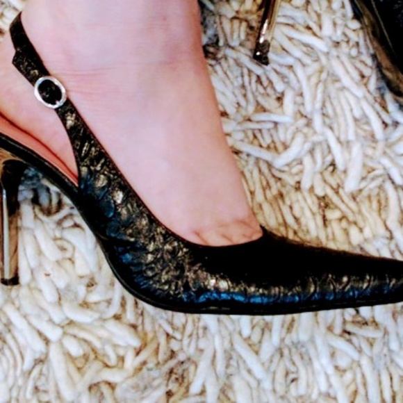 Steve Madden Shoes - Steve madden alligator pumps