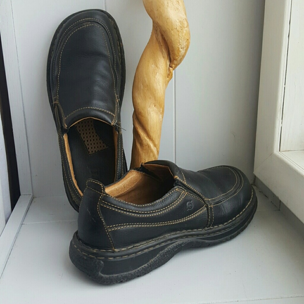 Mens Born slip on shoes. Nice nice pair of shoes!