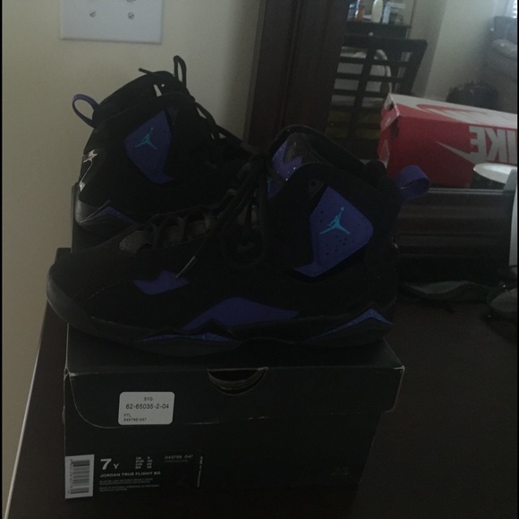 Jordan True Flight BG- size 7 youth - Picture 2 of 2