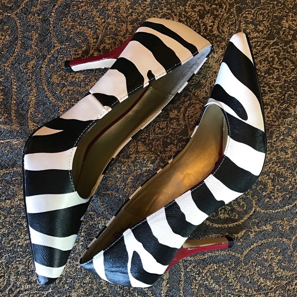 kelly&katie Zebra Pumps
