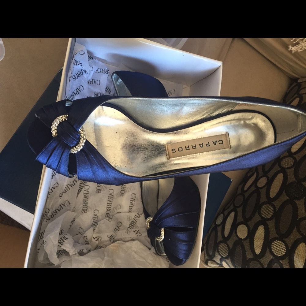 Beautiful satin navy heels