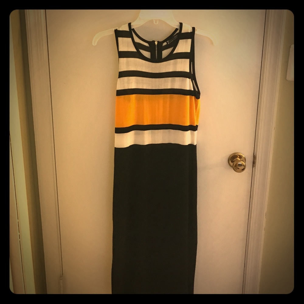 Long sleeveless dress