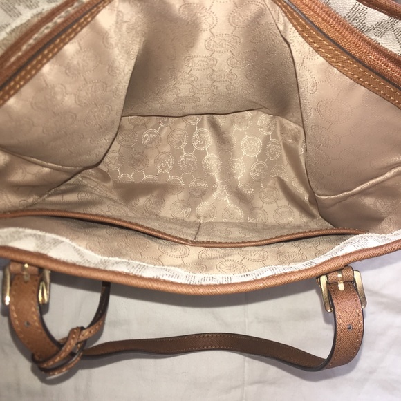 Michael Kors medium, bucket purse - Picture 2 of 4