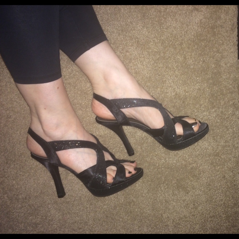 Sexy strappy black heels 👠