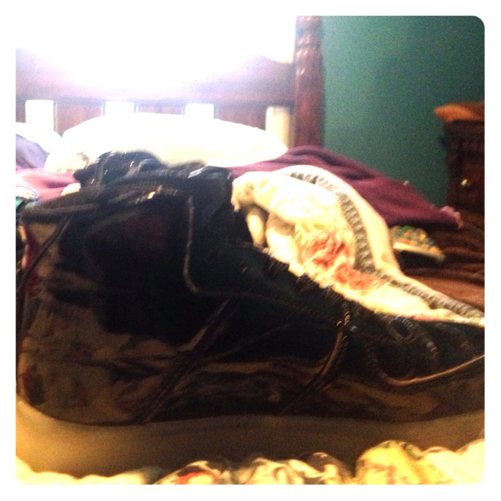 Girls LED black high top tennis shoes!