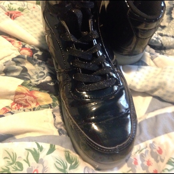 Girls LED black high top tennis shoes! - Picture 2 of 3