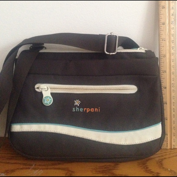 75 off Sherpani Handbags 🌟FINAL DROP 🌟Sherpani Zoom Crossbody Bag