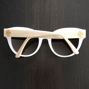 Wonderful Tory Burch sunglasses 😎