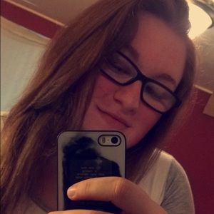 Meet your Posher, Alicia