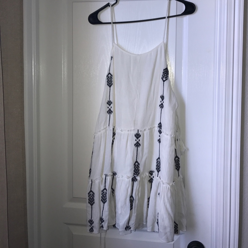 Sun and shadow embroidered lace up dress