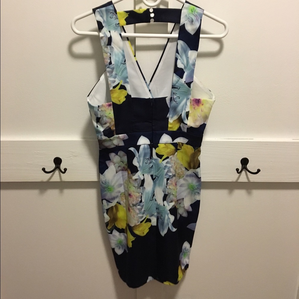NWOT Floral Overlapped Dress size small - Picture 3 of 5