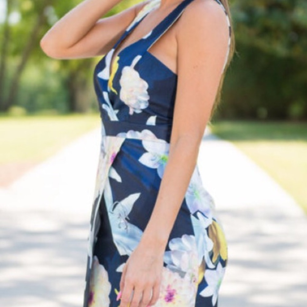 NWOT Floral Overlapped Dress size small - Picture 4 of 5