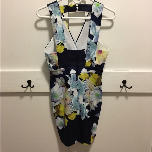 NWOT Floral Overlapped Dress size small - Picture 3 of 5