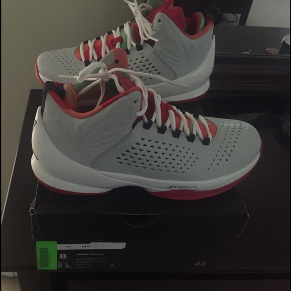 Jordan Melo M11- Size 8 men - Picture 2 of 2