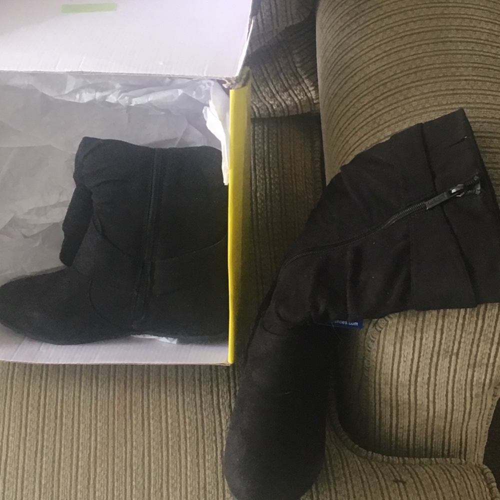 Black boots - Picture 2 of 2
