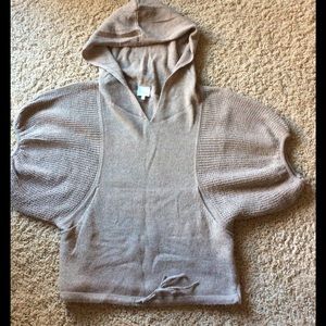 Short puffy sleeve hooded sweater