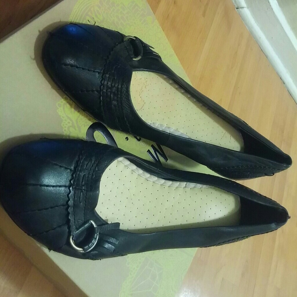 Black low womens vintage style shoe