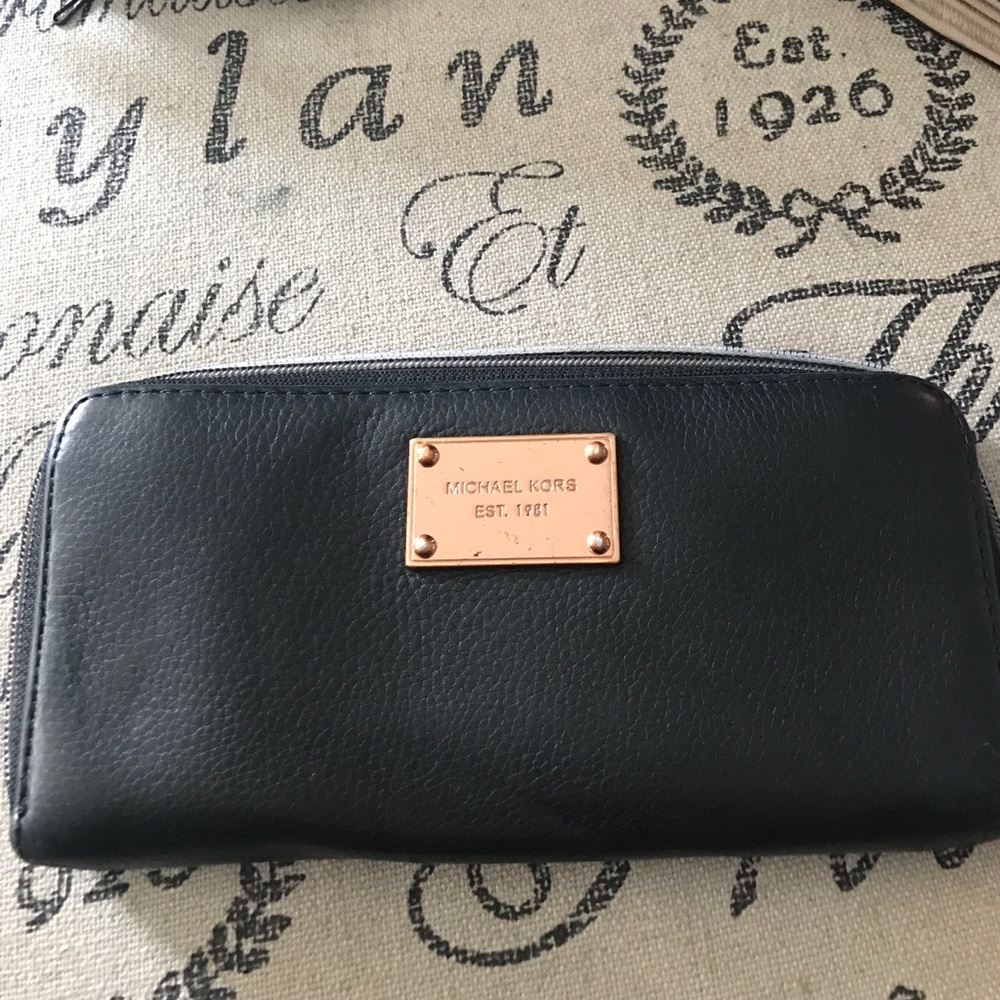 Medium Michael Kors wallet