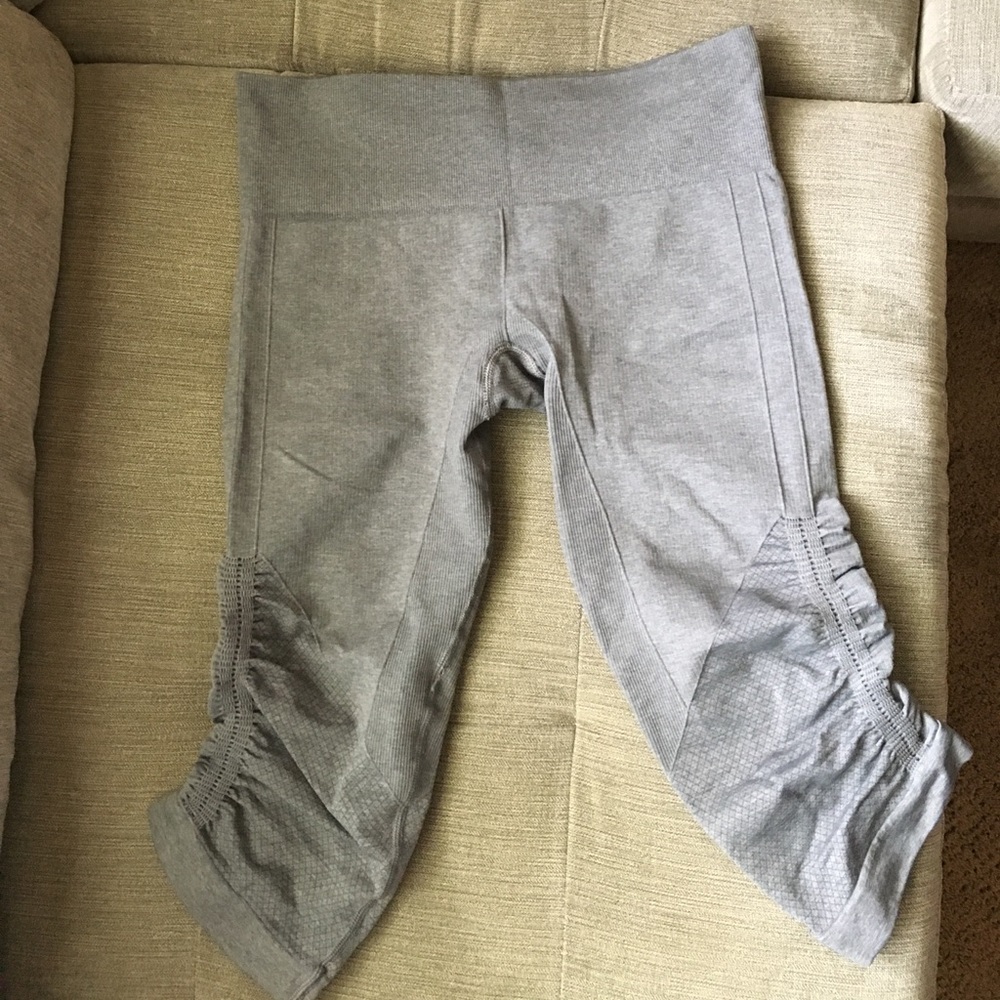 Lululemon size 6 cropped leggings