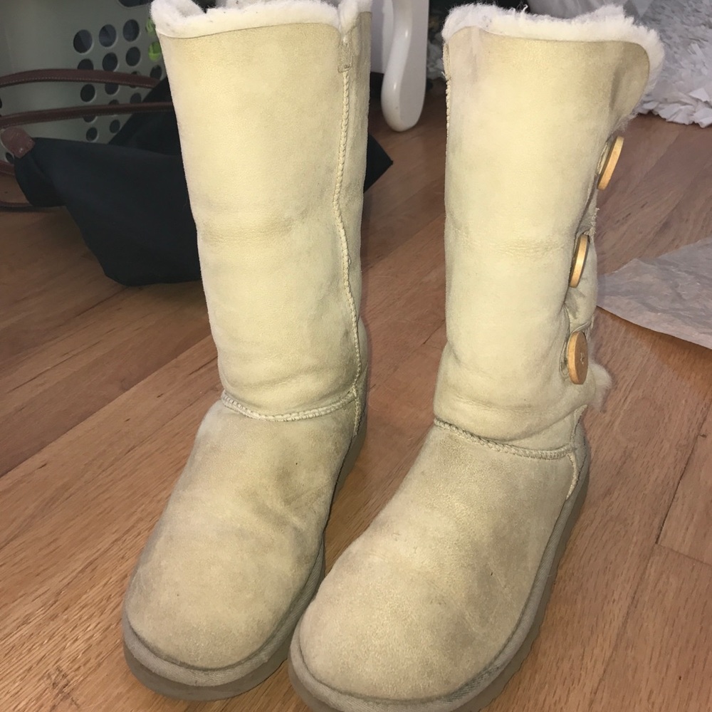 Sand bailey button triplet Ugg boots