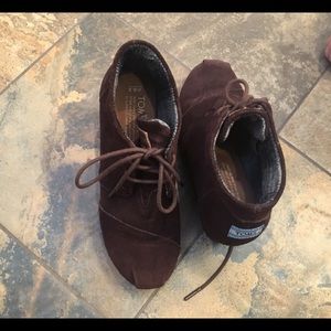 Size 6.5 Brown lace up TOMS Wedge Booties