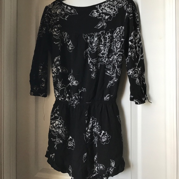 Spring time romper - Picture 2 of 2