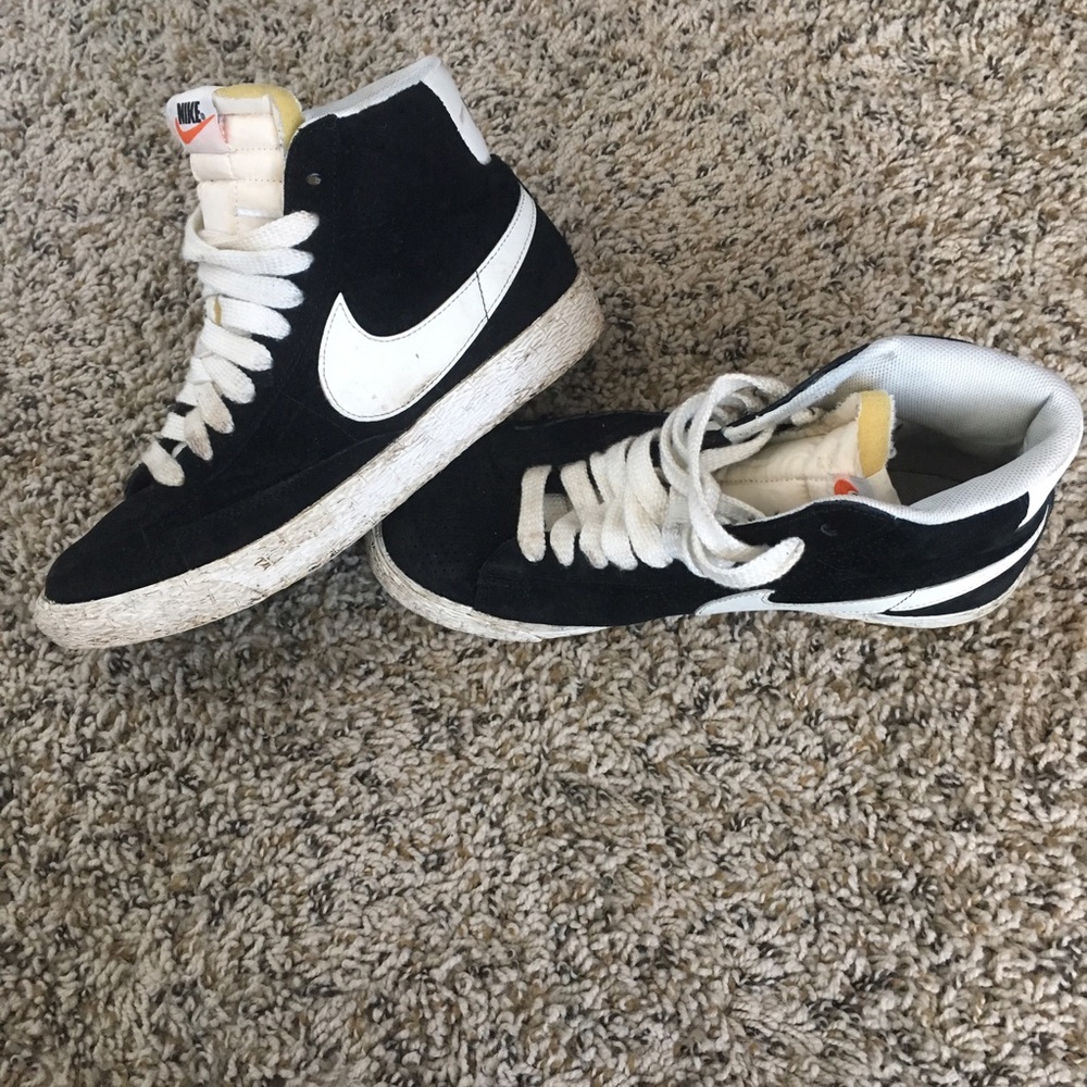 Authentic Nike sneakers. Size 7.5 color - black