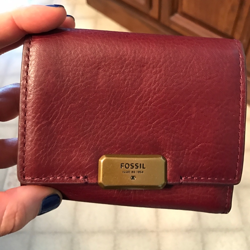 Fossil leather burgundy trifold wallet. Beautiful!