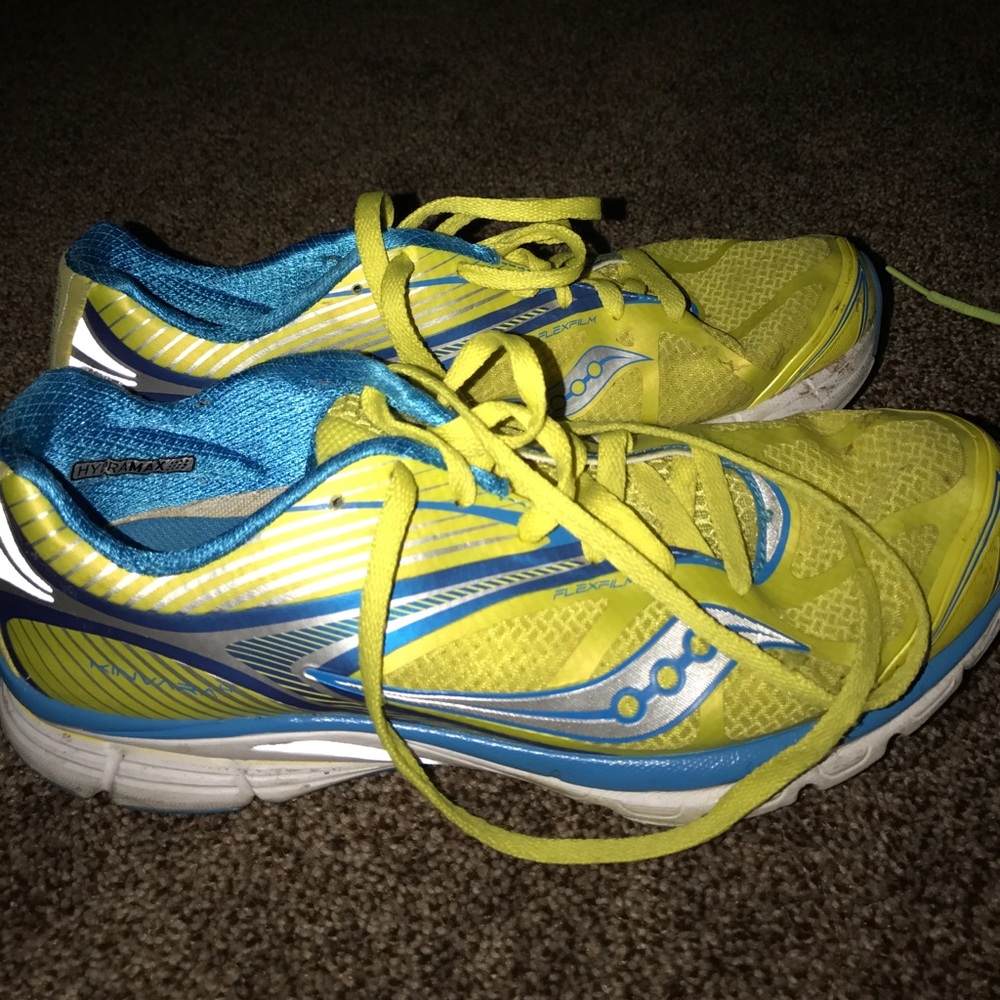 Saucony flexfilm running shoes