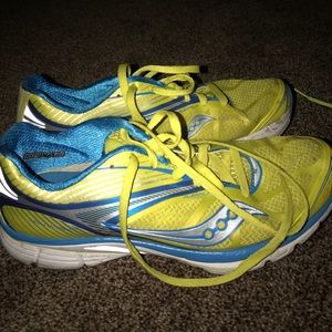 Saucony flexfilm running shoes