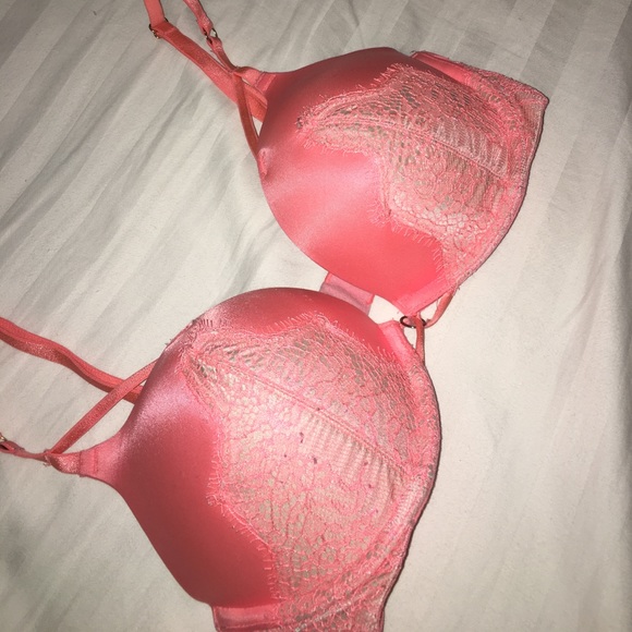 VS Bombshell Bra 32C - Picture 5 of 7