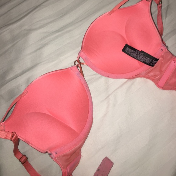 VS Bombshell Bra 32C - Picture 6 of 7