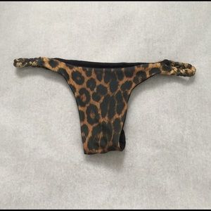 Reversible bikini bottoms
