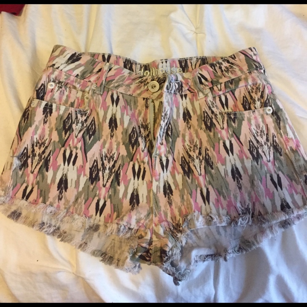 Patterned jean shorts