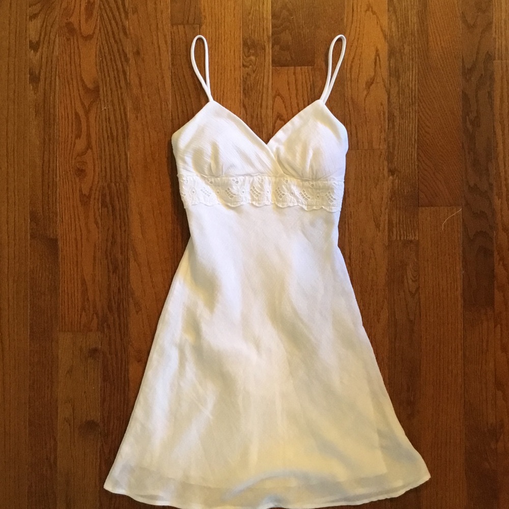 /white V-Neck Sun Dress