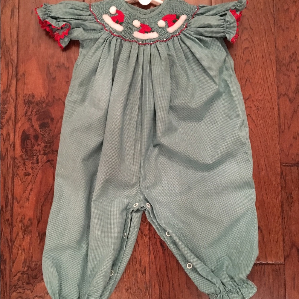 Castles and Crowns Santa hat smocked bubble sz 12M