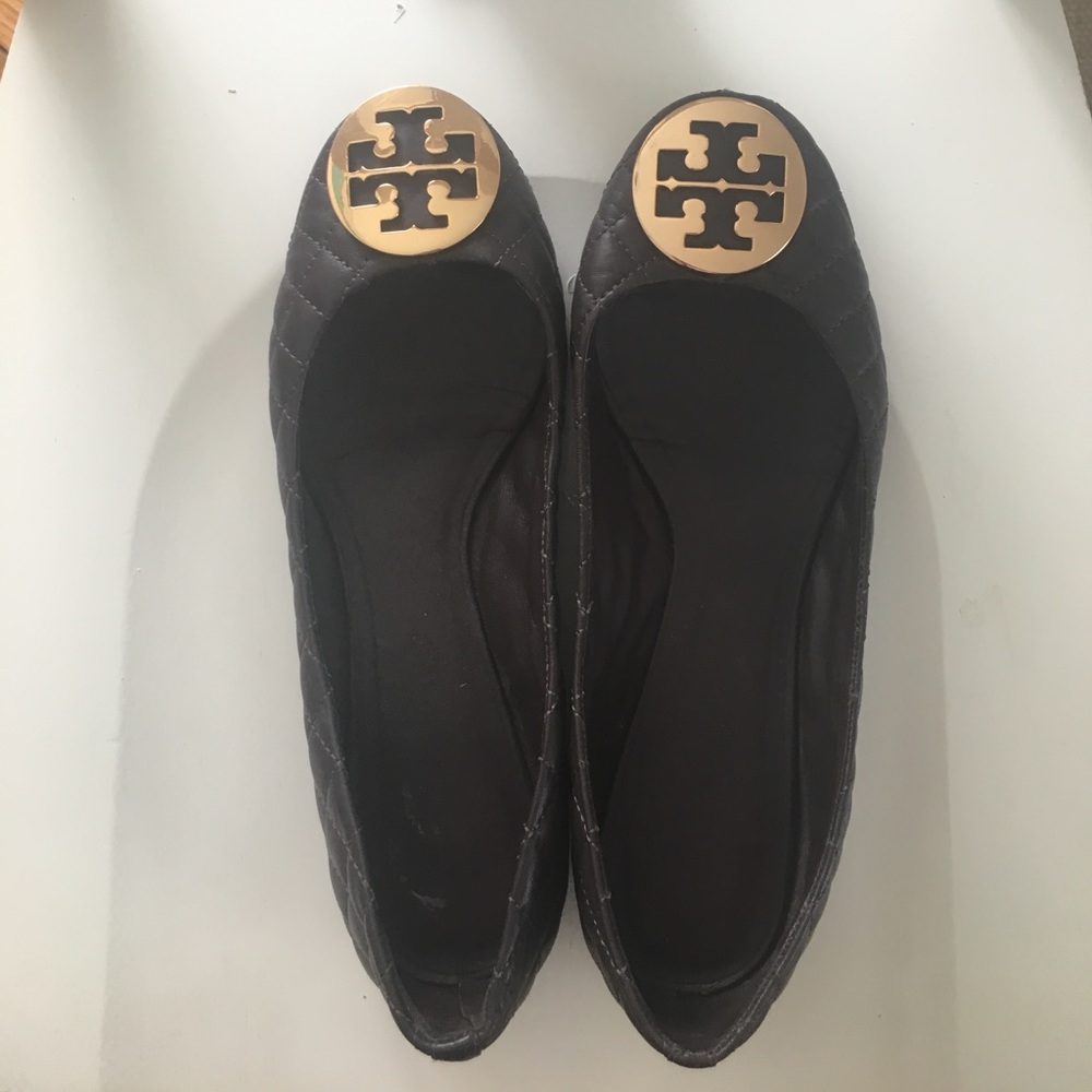 Tory burch brown quilted flats with gold logo