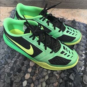 Boys Nike Kobe low top basketball shoe size 7Y