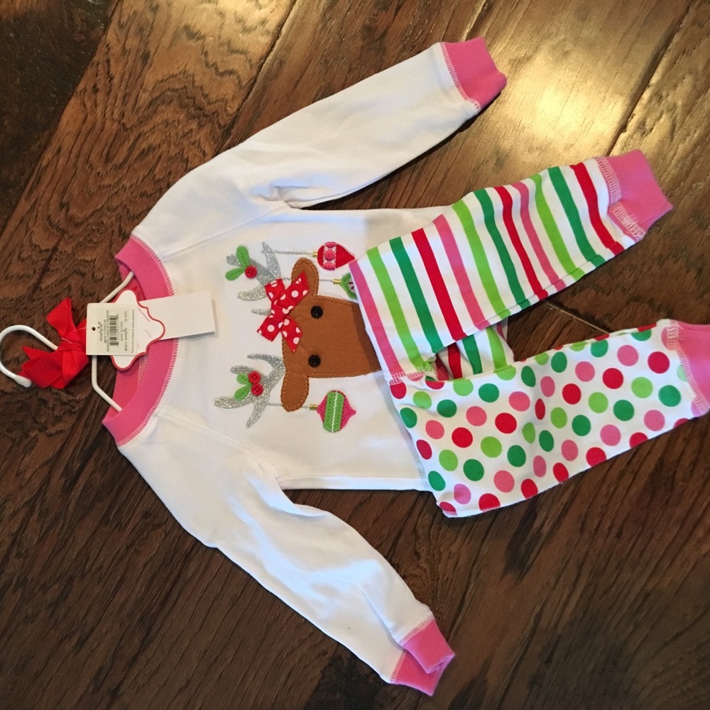 NWT Mud Pie Christmas pajamas 0-6 months