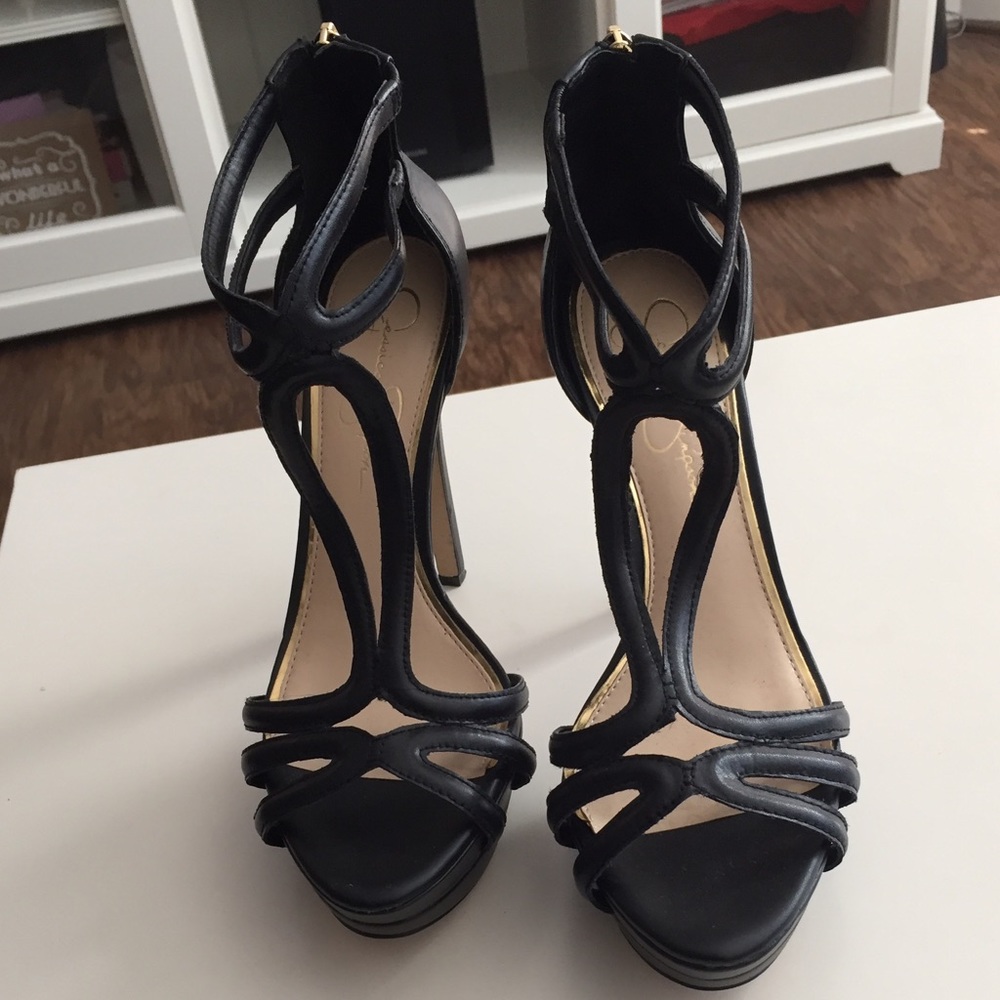 Beautiful Jessica Simpson pumps
