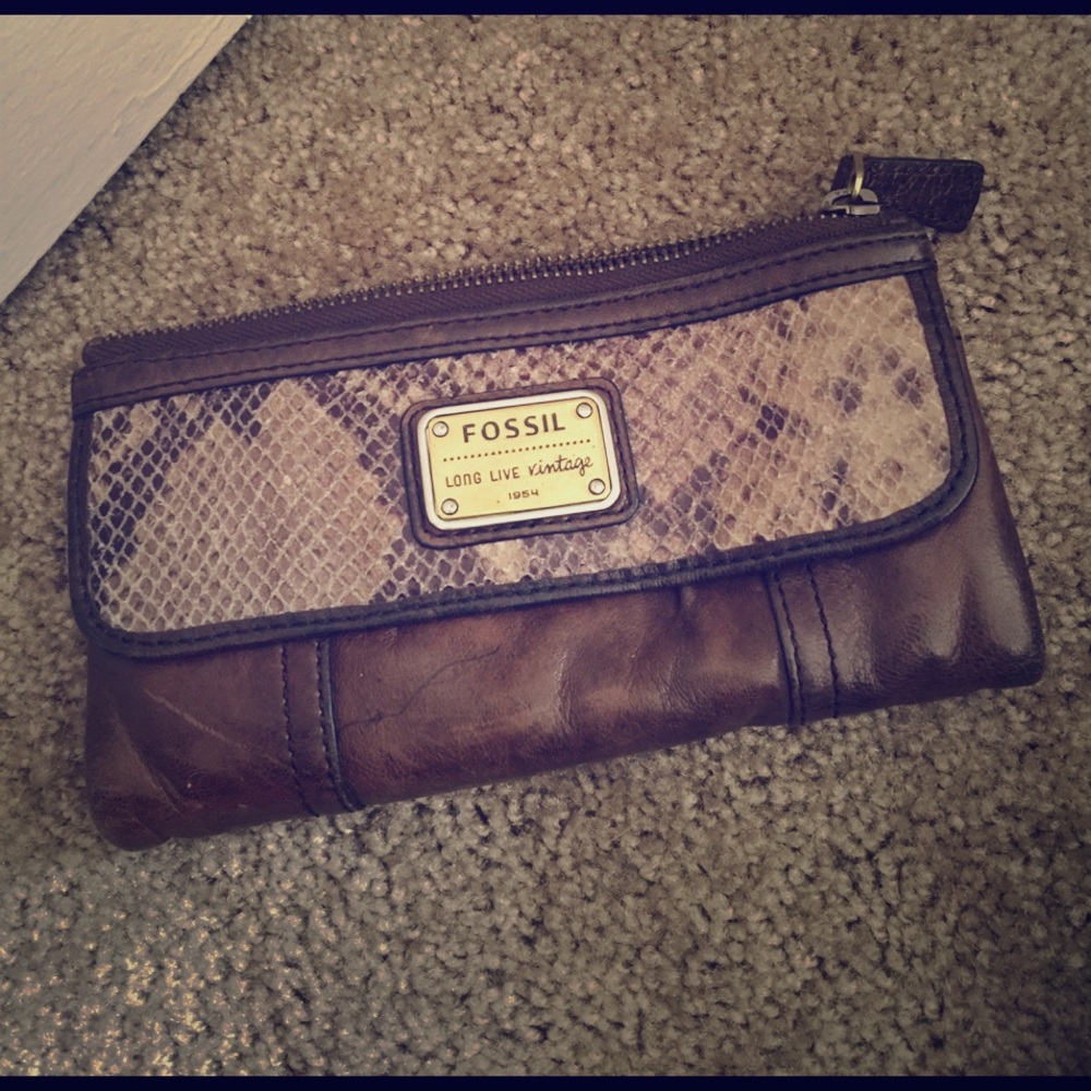 🚫SOLD ON MERC 🚫 Wallet fossil brand