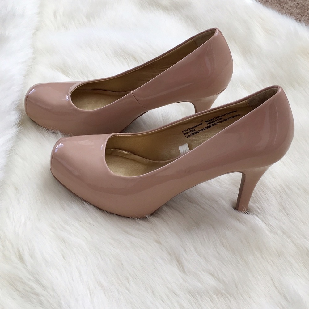 Mossimo nude patent leather heels