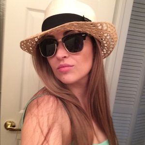 Meet your Posher, Lara